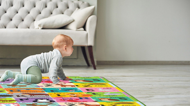 Humbi Piankowa dwustronna mata edukacyjna Szachownica 3w1 Polski Alfabet Cyfry Obrazki Kontrastowe czarno-biała 100 x 150 x 1 cm