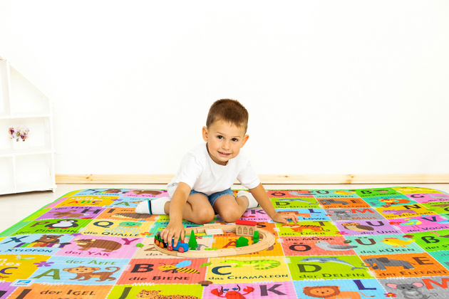 Humbi oboustranná výuková pěnová podložka s německou abecedou EPE 180x150x1 cm